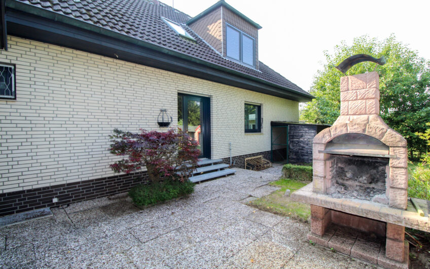 VERMIETUNG – 3 Zimmer-Dachgeschoss-Wohnung in Ammersbek mit Balkon und Garten