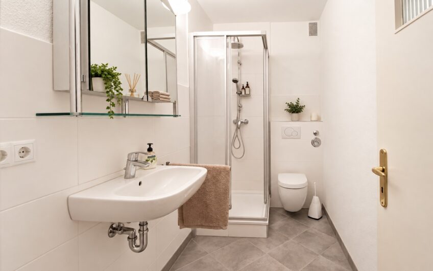 VERKAUF – 2-Zimmer-Wohnung mit sonniger Terrasse und TG-Stellplatz in Hamburg-Sasel